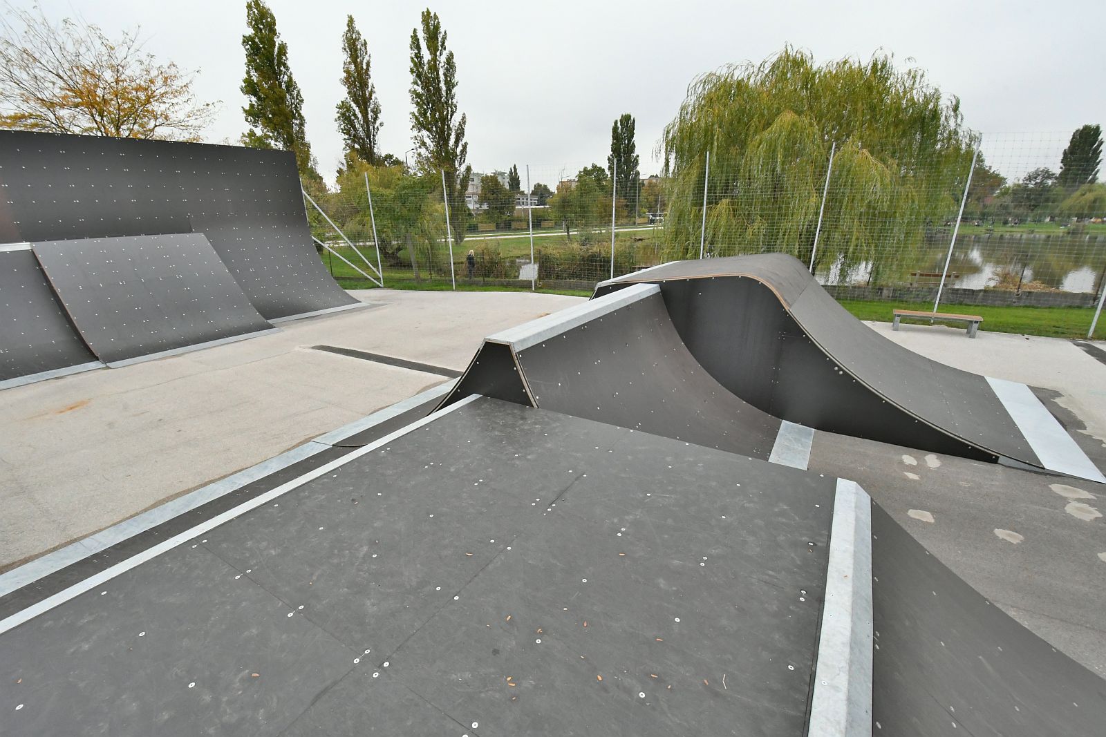 Elkészült a teljes felújítás - megújult a Bregyó skatepark összes eleme